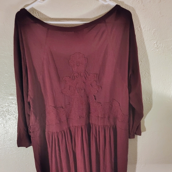 Torrid Women's Burgundy/purplish stylish Top Casual size 0, floral print on back - Picture 10 of 10